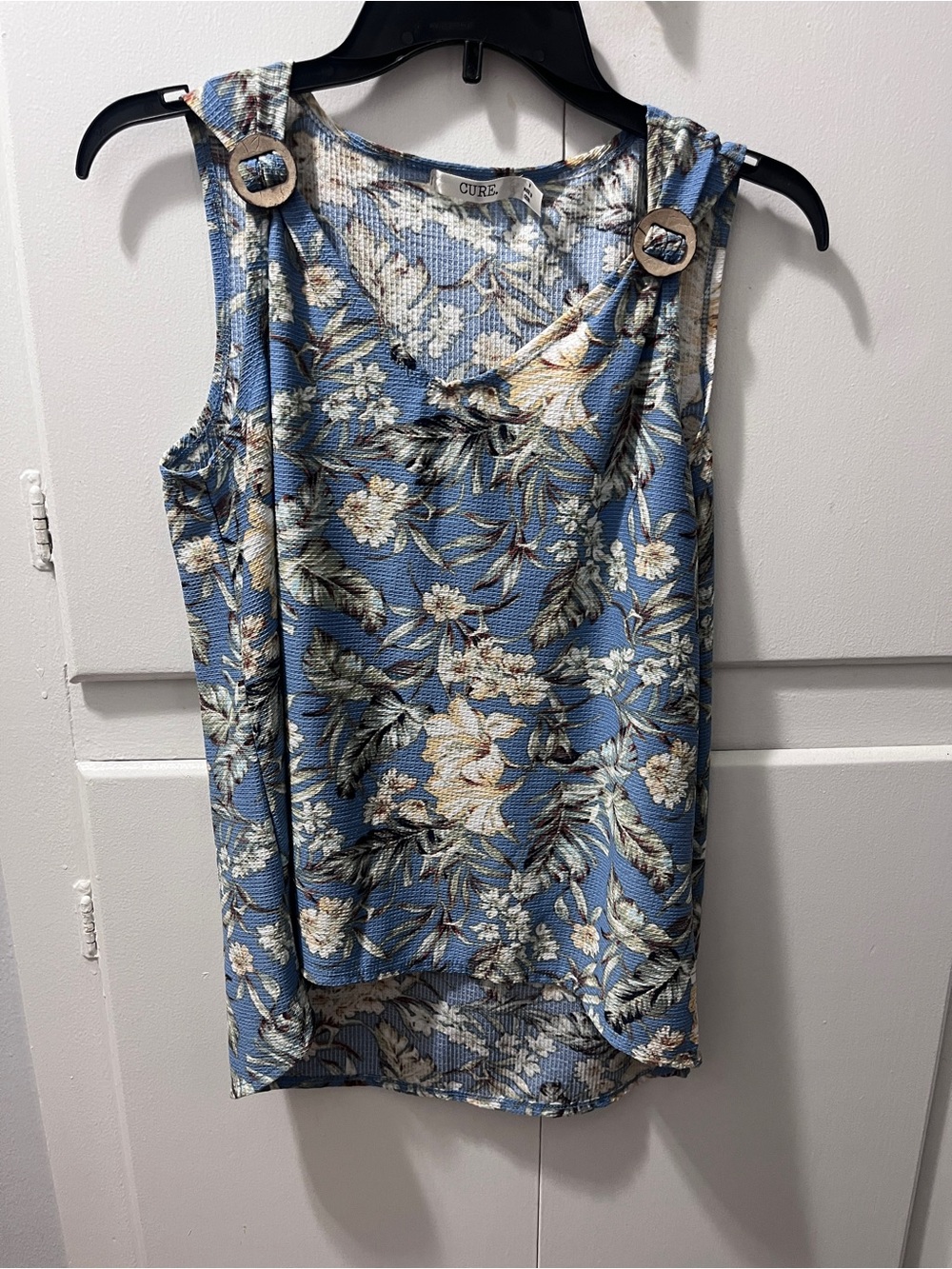 Cue Blue Floral Tank w/ Buckle decorative Strap Detail size medium